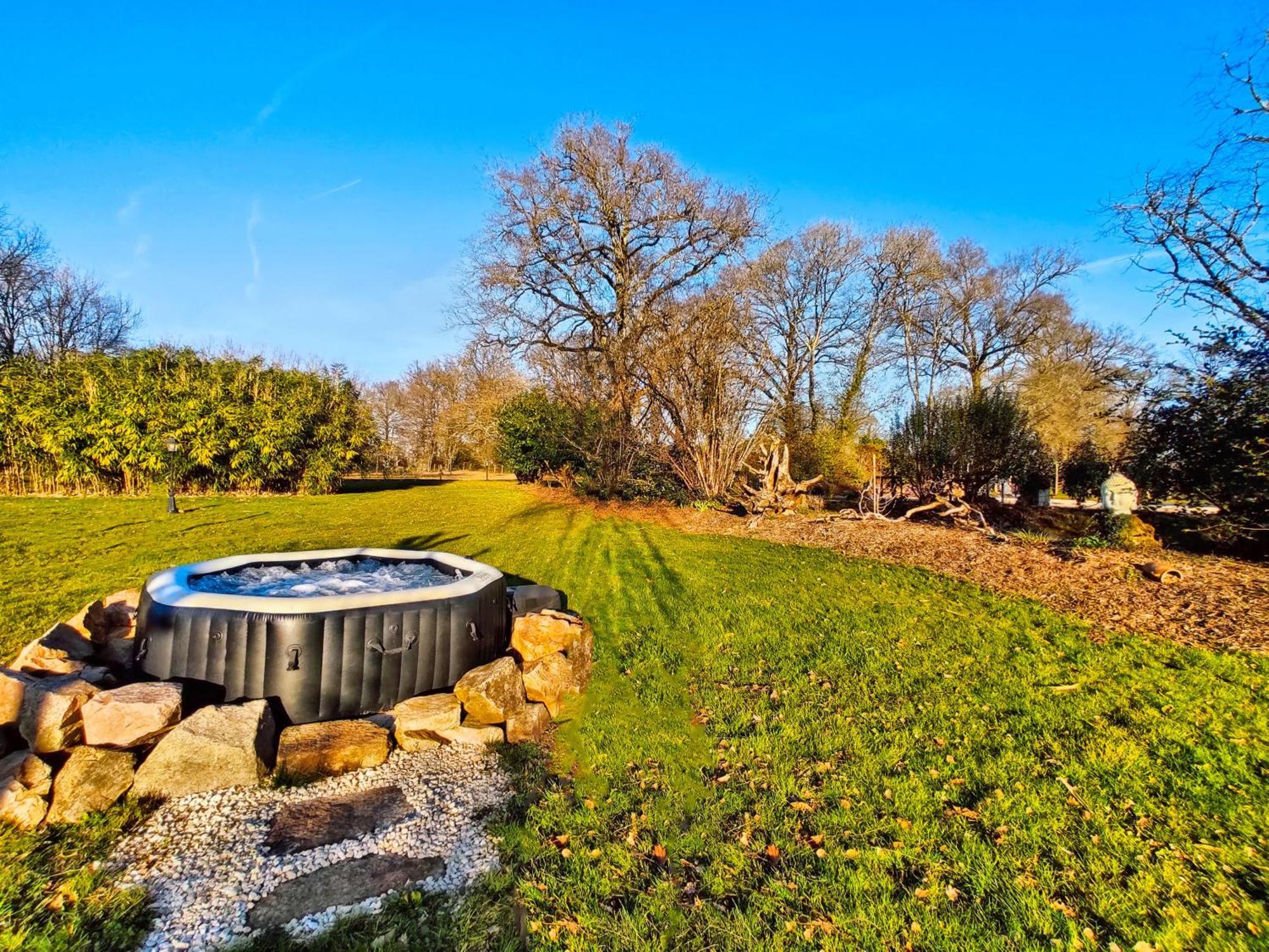 Villa Tagibao Avec Piscine Chauffee Et Spa Lesterps Eksteriør billede