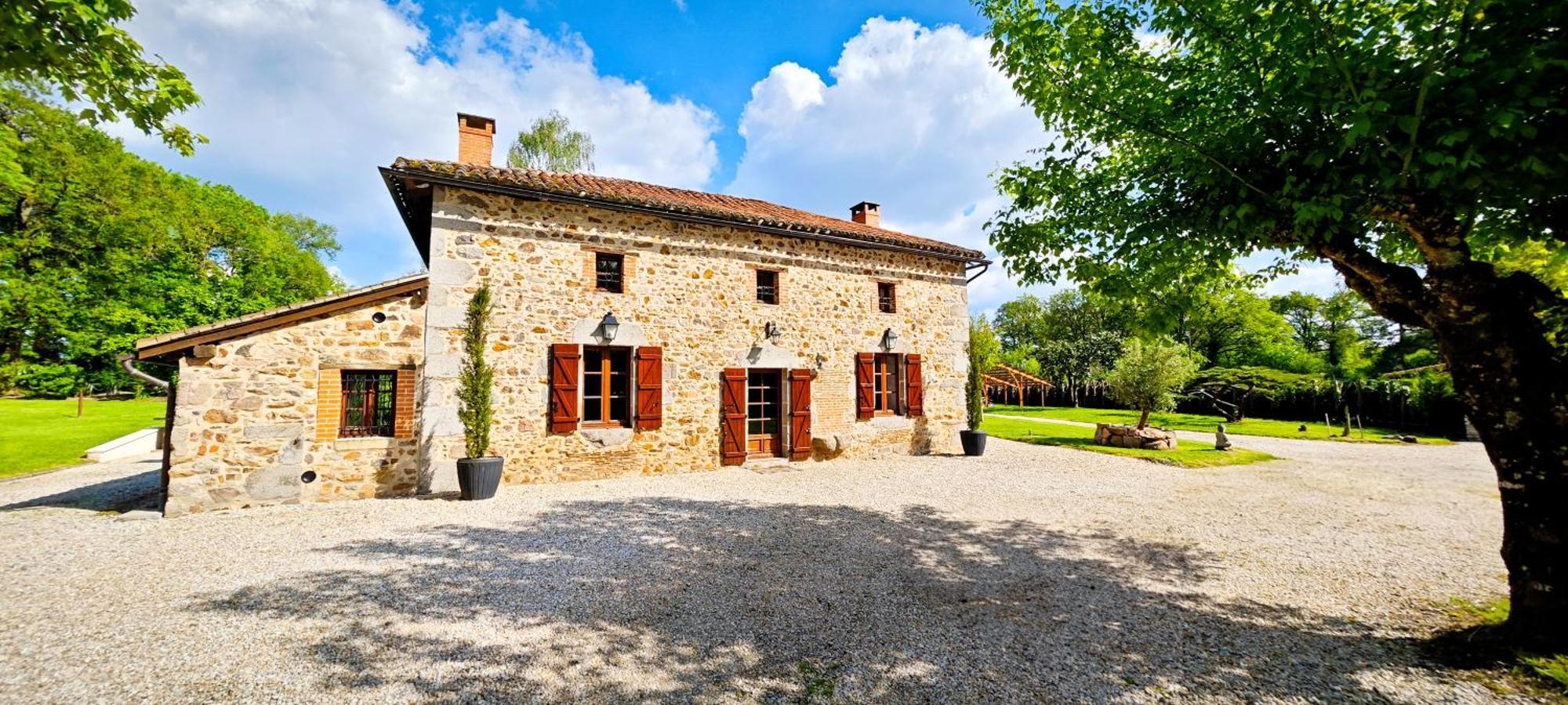 Villa Tagibao Avec Piscine Chauffee Et Spa Lesterps Eksteriør billede
