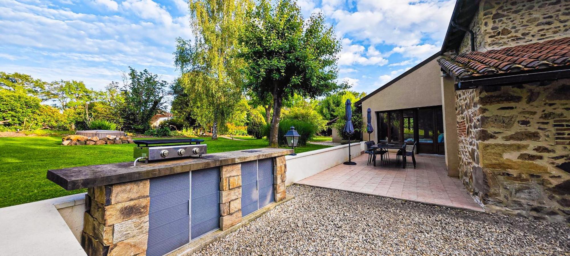 Villa Tagibao Avec Piscine Chauffee Et Spa Lesterps Eksteriør billede